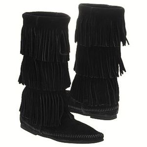 Minnetonka 3-Layer Fringe Boots LIKE NEW